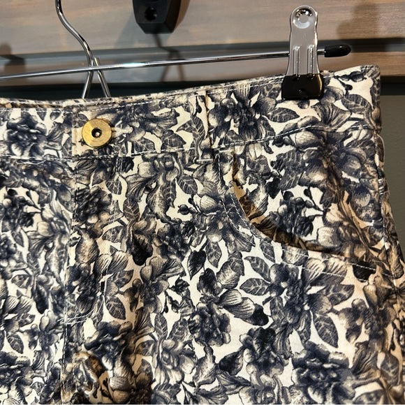 H & M Dark Blue/Cream Floral Printed Shorts - Picture 2 of 6